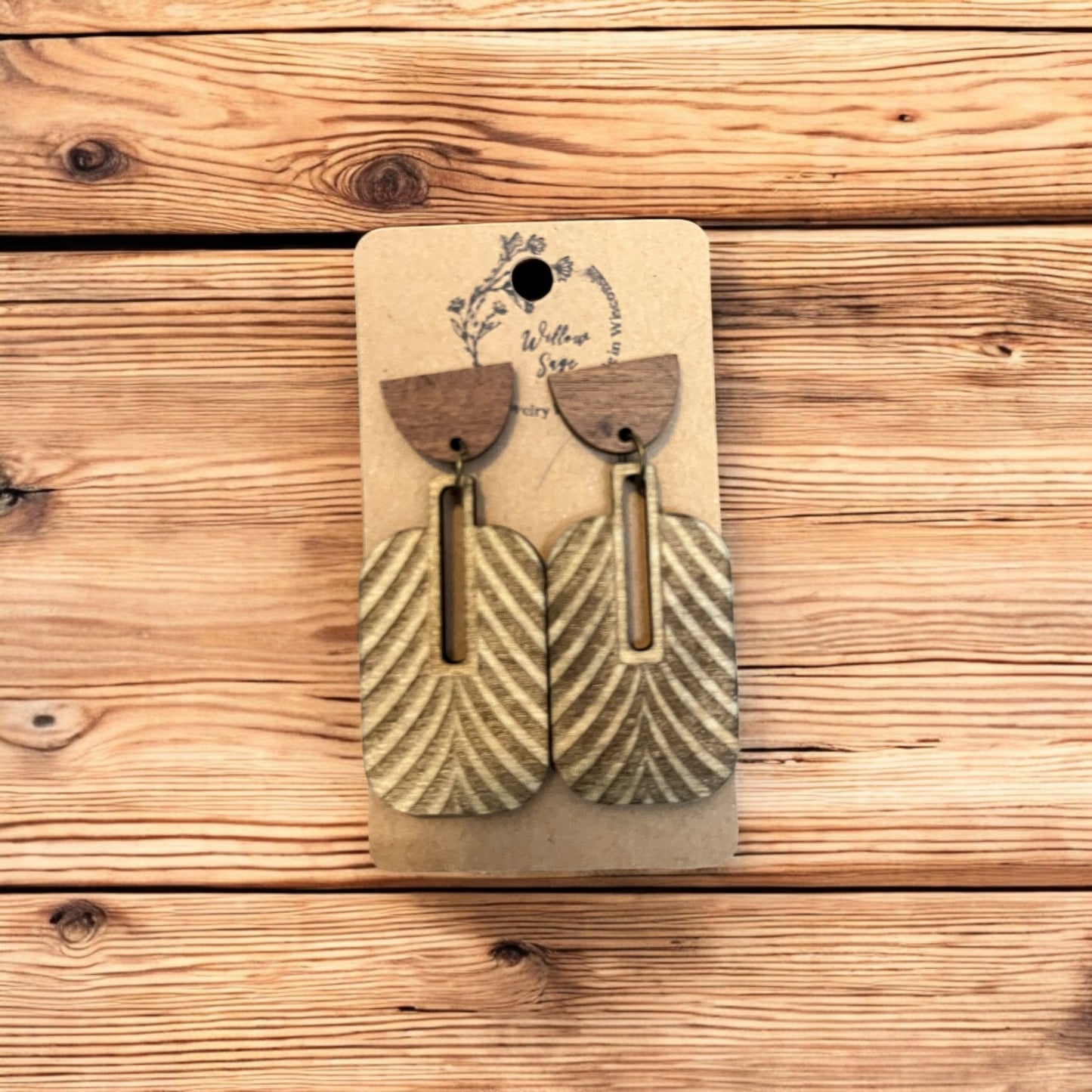 Art deco with leather earring