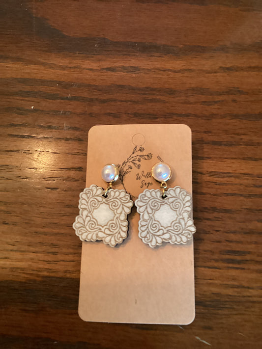 Scalloped earring