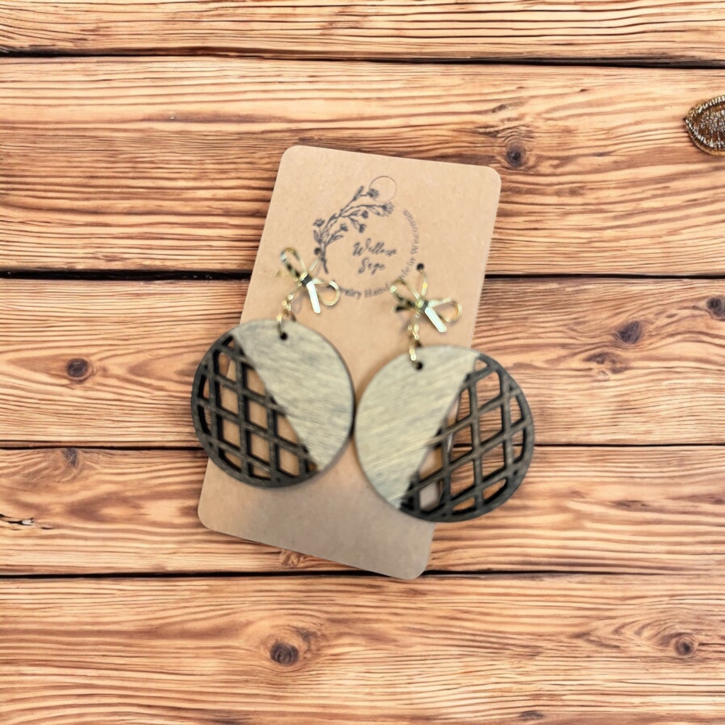 Wood circle lattice earring