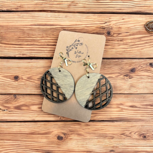 Wood circle lattice earring