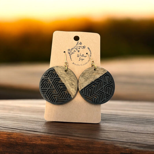 Cutout circle earring